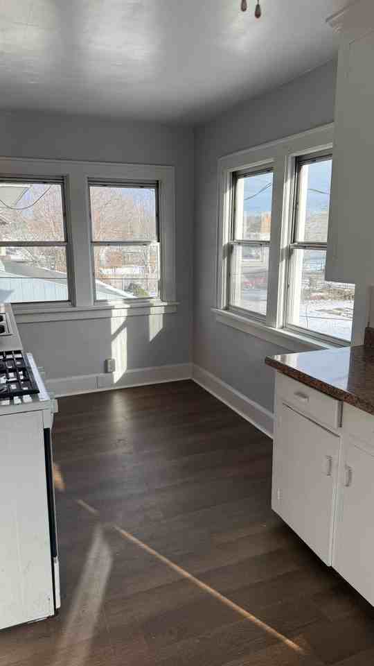 453 Baldwin Ave - Photo 4 of 9