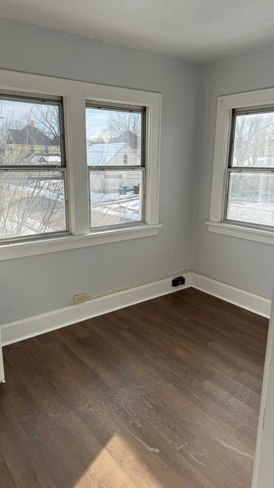 453 Baldwin Ave - Photo 5 of 9