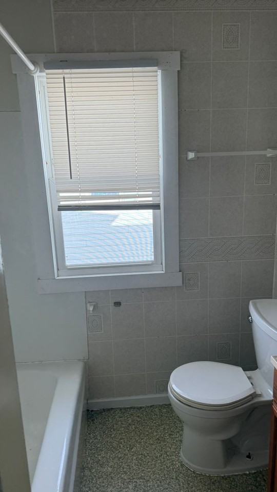 453 Baldwin Ave - Photo 7 of 9