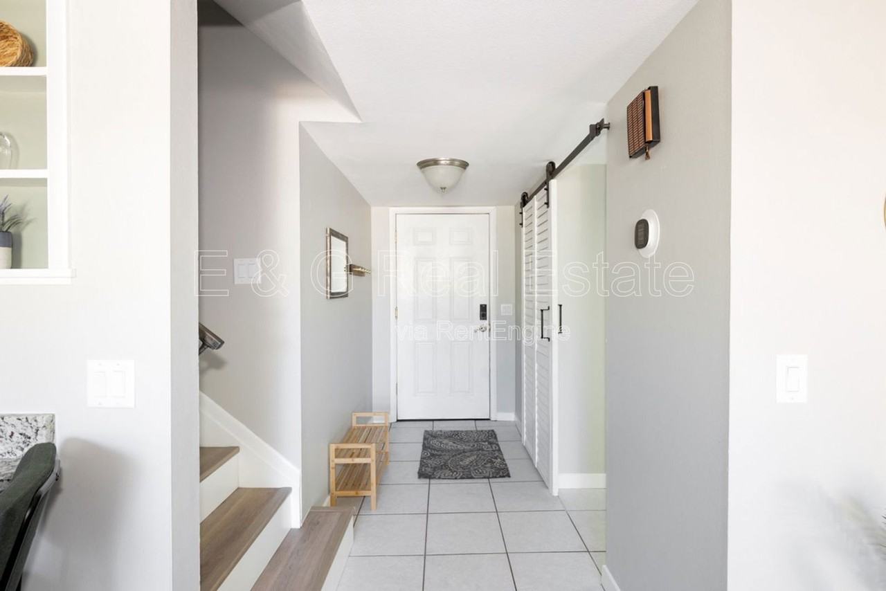 3011 S Country Club Way - Photo 2 of 36