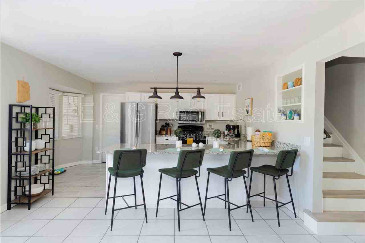 3011 S Country Club Way - Photo 4 of 36