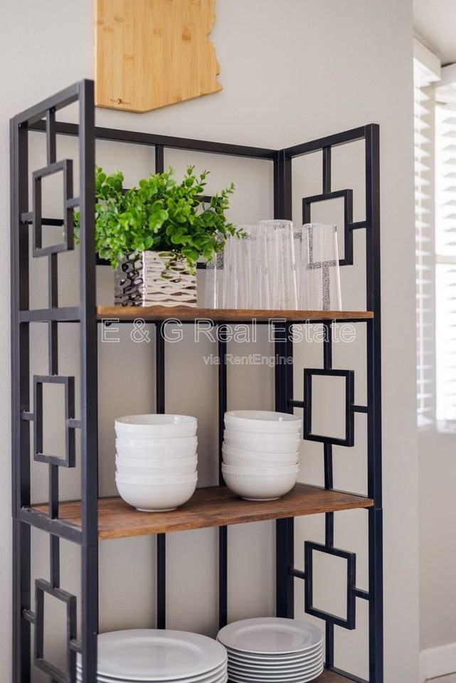 3011 S Country Club Way - Photo 5 of 36