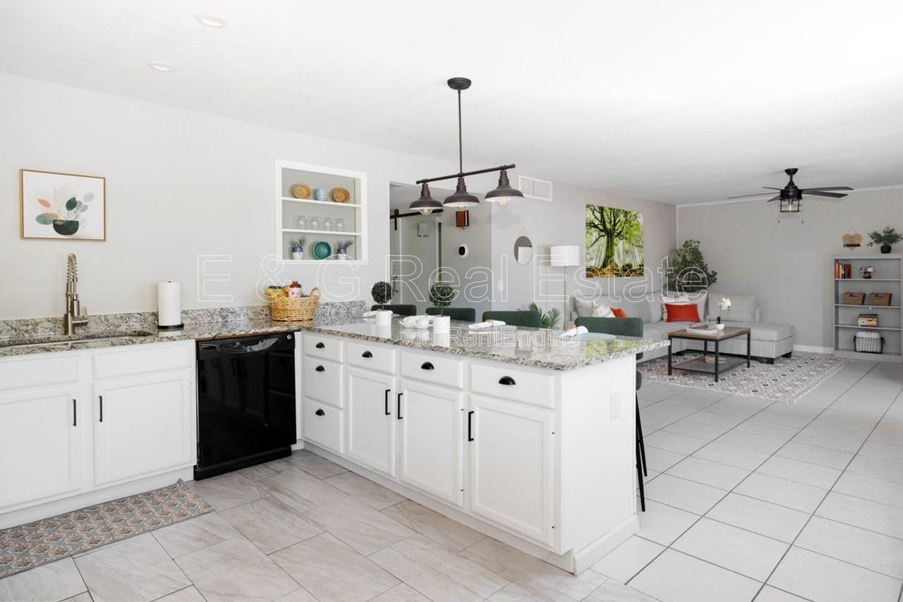 3011 S Country Club Way - Photo 7 of 36