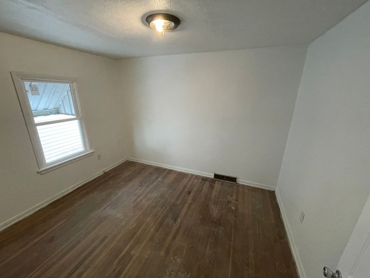 1929 E Spruce St - Photo 6 of 17