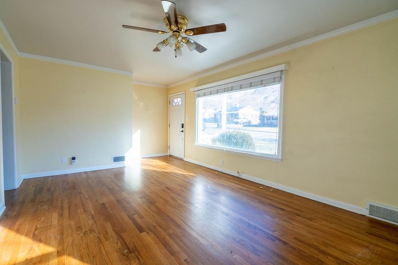 721 Robins Ave - Photo 3 of 30