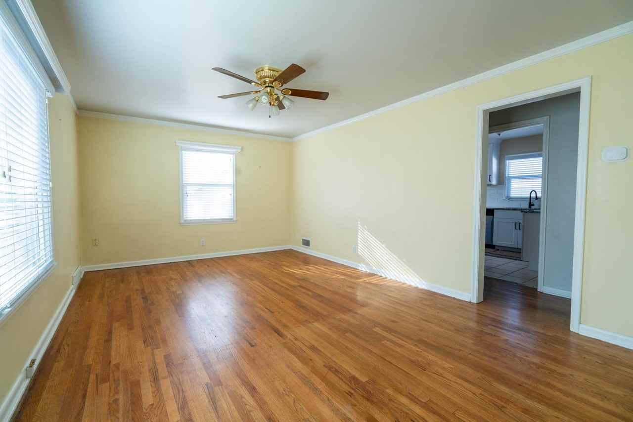 721 Robins Ave - Photo 4 of 30