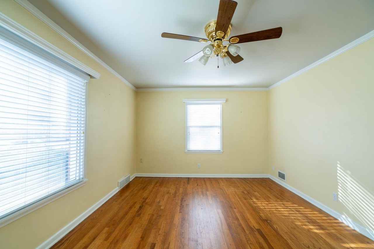 721 Robins Ave - Photo 5 of 30