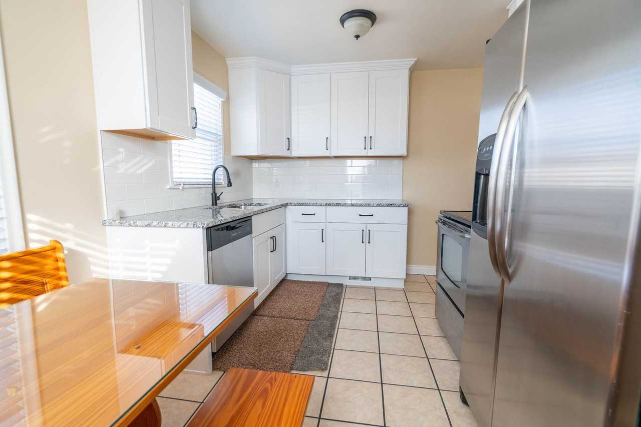 721 Robins Ave - Photo 7 of 30