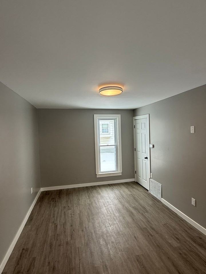 276 E Chicago Blvd - Photo 5 of 23