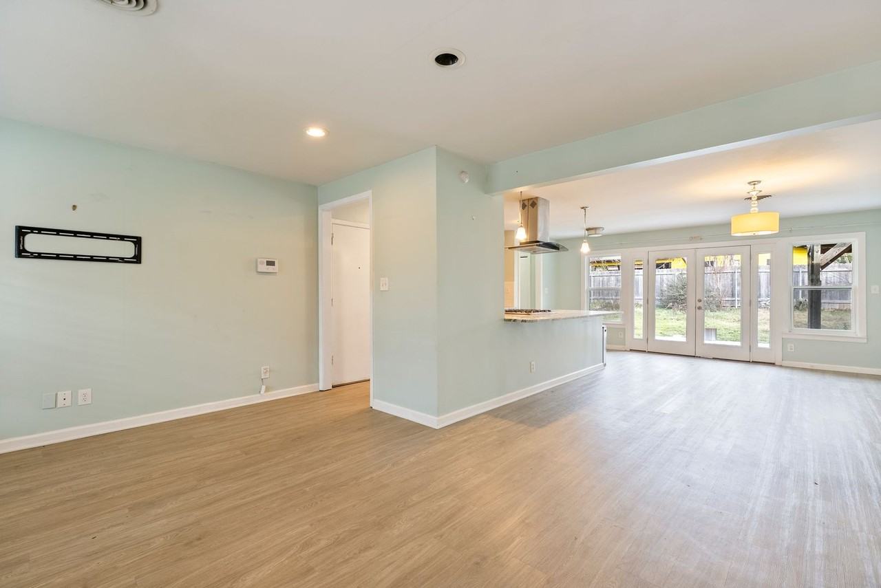 5305 Medford Dr - Photo 4 of 16