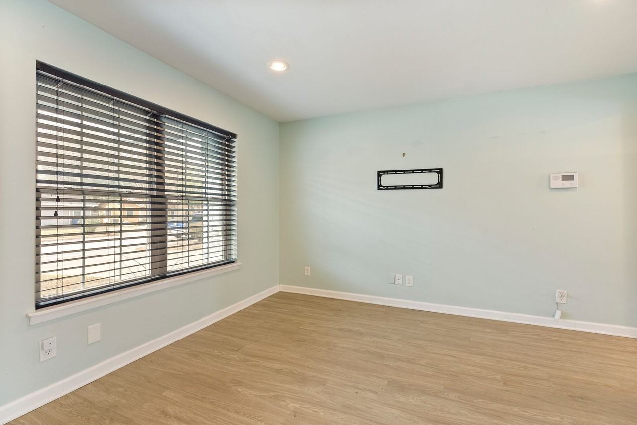 5305 Medford Dr - Photo 5 of 16