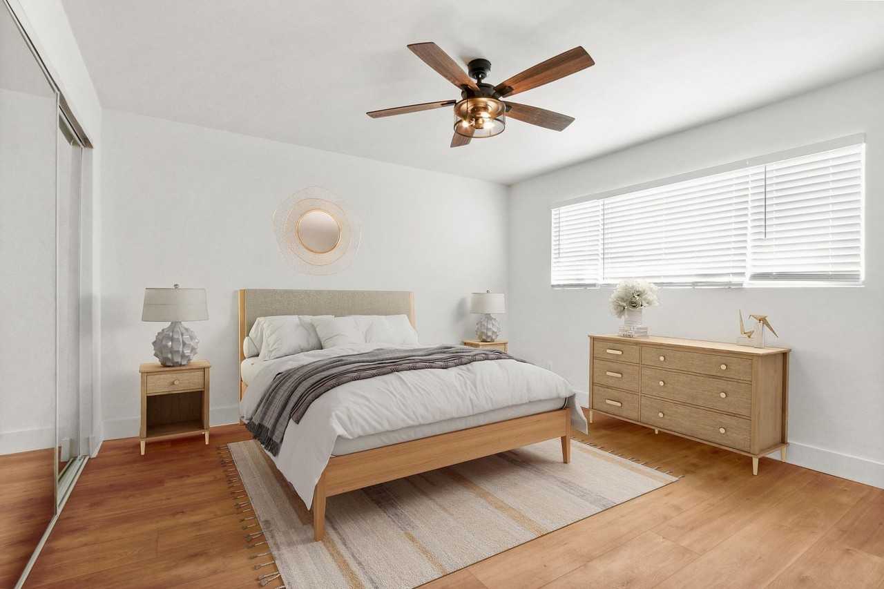 14112 Yukon Ave - Photo 3 of 12