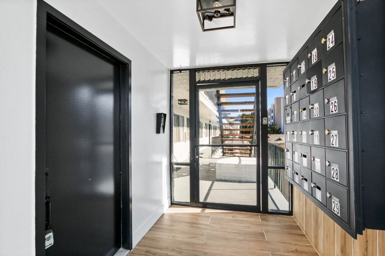 14112 Yukon Ave - Photo 6 of 12