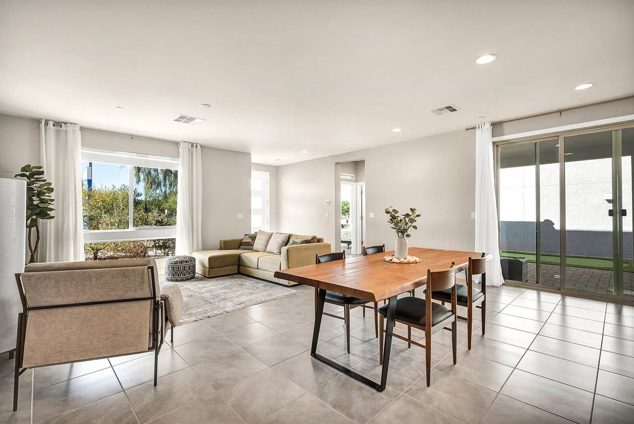 1012 E Sunset Rd - Photo 4 of 29