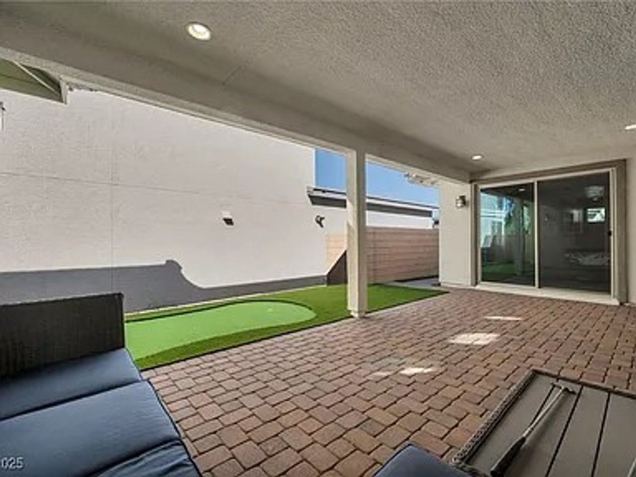 1012 E Sunset Rd - Photo 6 of 29