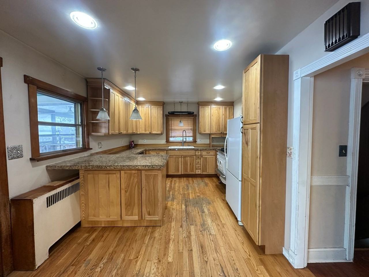 851 6th Ave - Photo 2 of 27