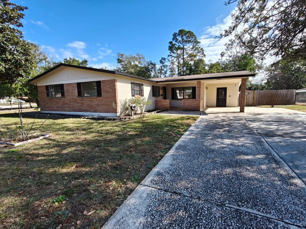 588 Madeira Dr - Photo 2 of 43