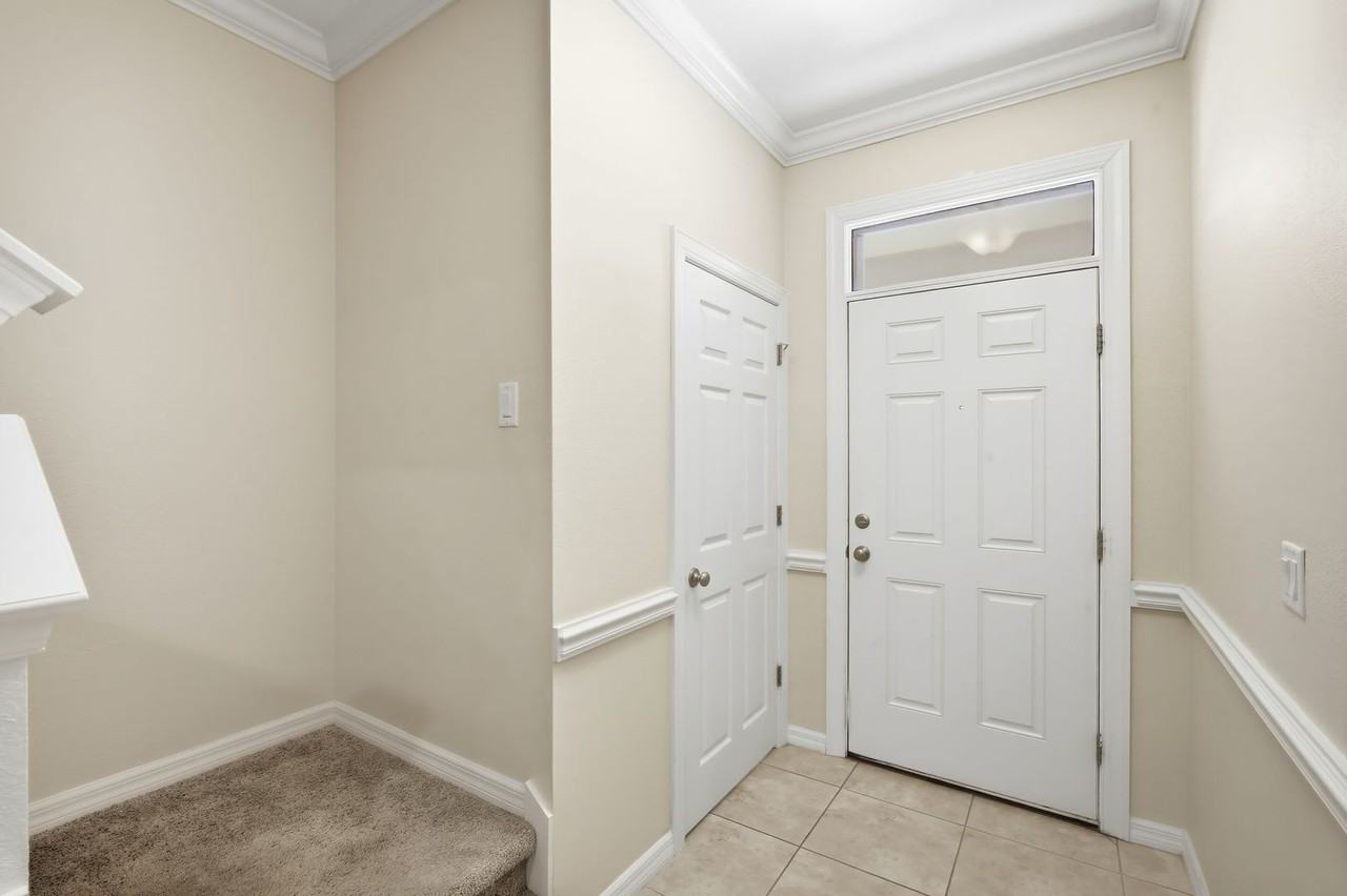 1108 Vineyard Ln - Photo 4 of 26