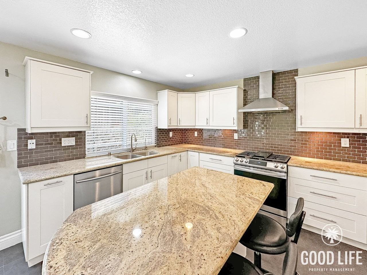 29 Sequoia Dr - Photo 5 of 50