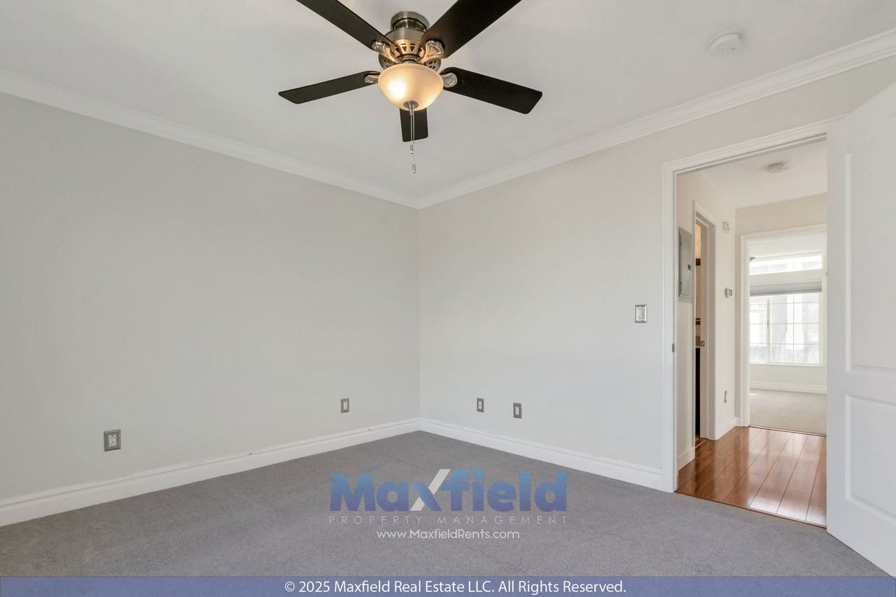 475 N Redwood Rd - Photo 7 of 16