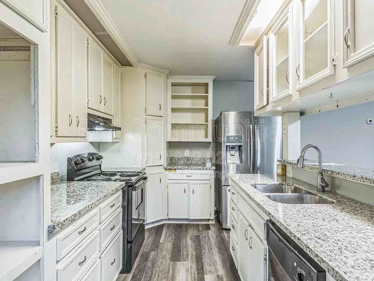 1617 3rd St - Photo 3 of 16