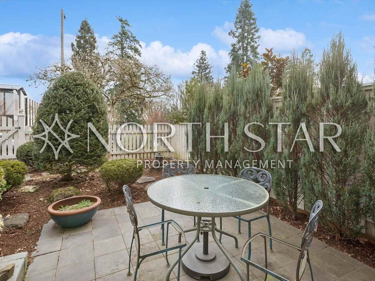 336 4th St - Photo 5 of 40