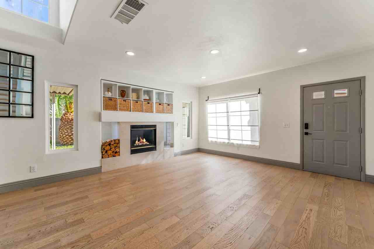 8712 Harwich Ave - Photo 3 of 25