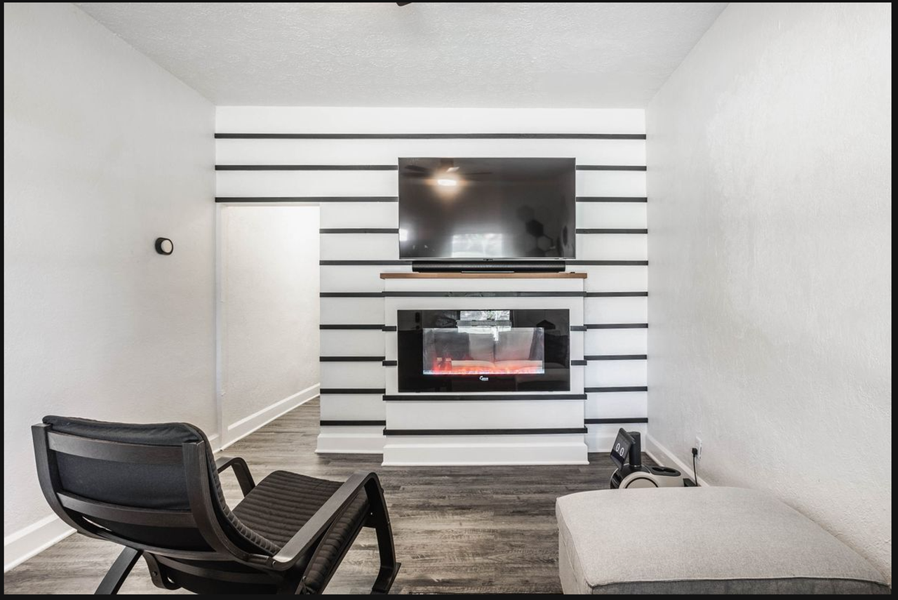 2023 Gent Ave - Photo 3 of 9