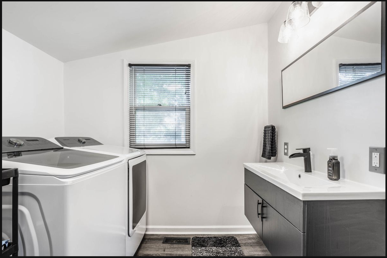 2023 Gent Ave - Photo 7 of 9