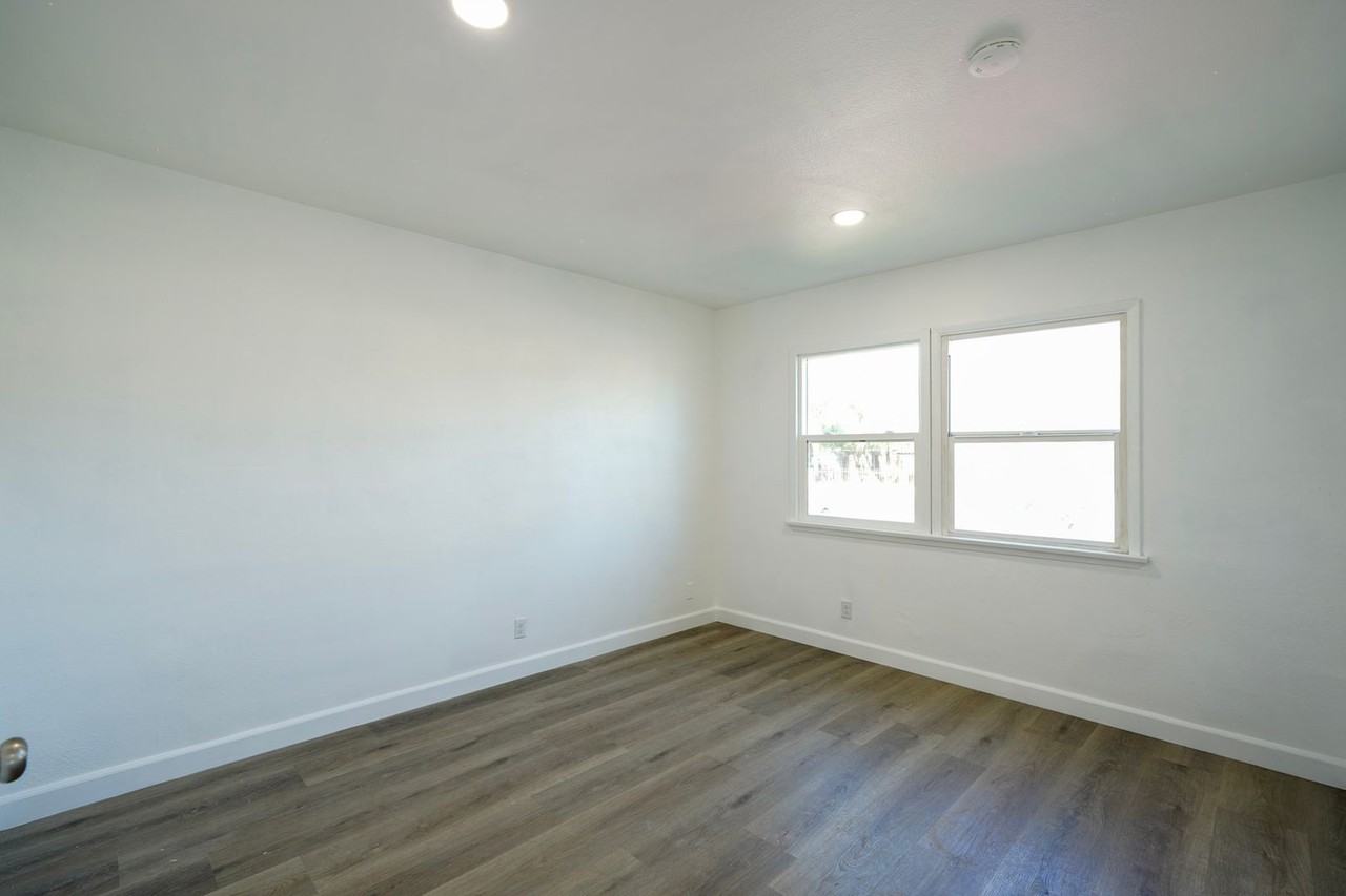 21835 Dracaea Ave - Photo 3 of 18