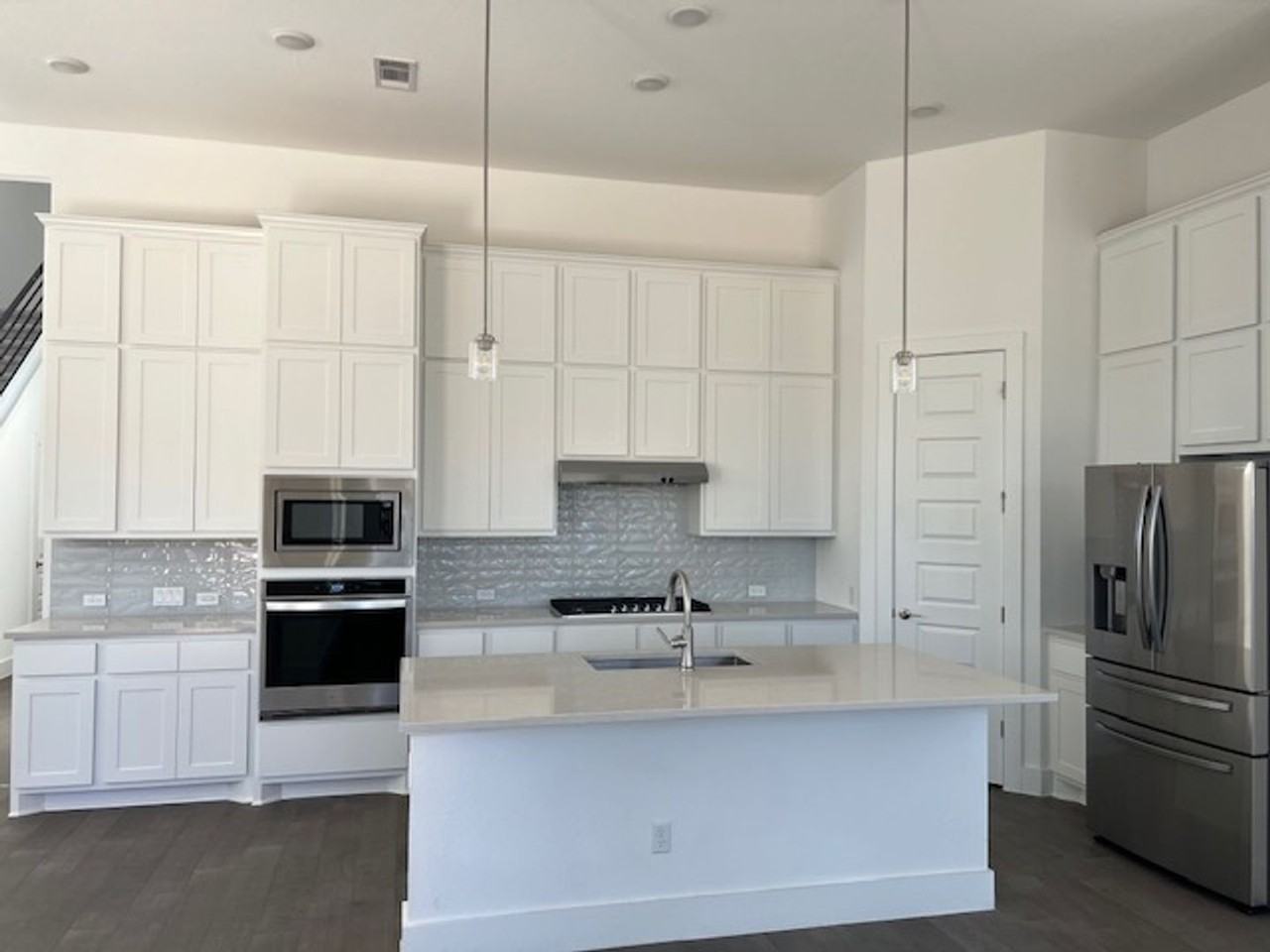 1413 Kneehigh Ln - Photo 3 of 28