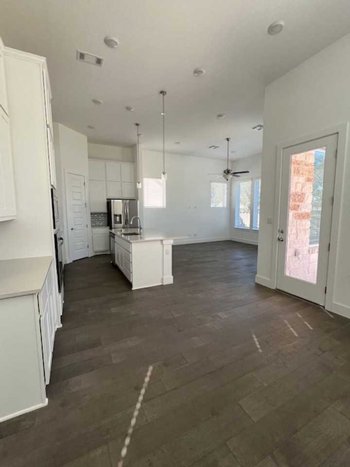 1413 Kneehigh Ln - Photo 5 of 28