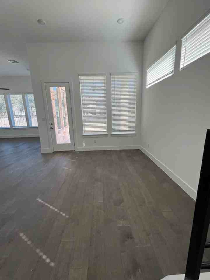 1413 Kneehigh Ln - Photo 6 of 28