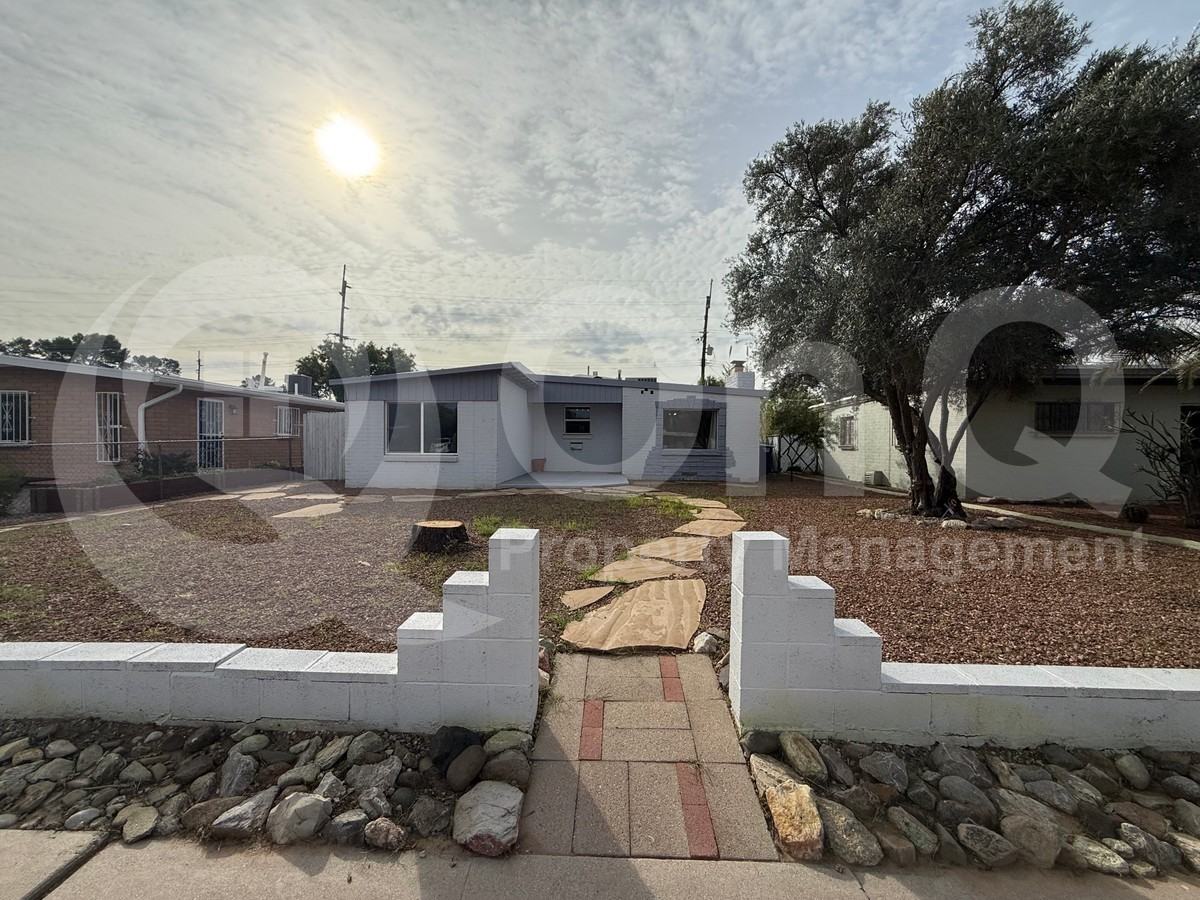 3014 E 19th St - Photo 2 of 25