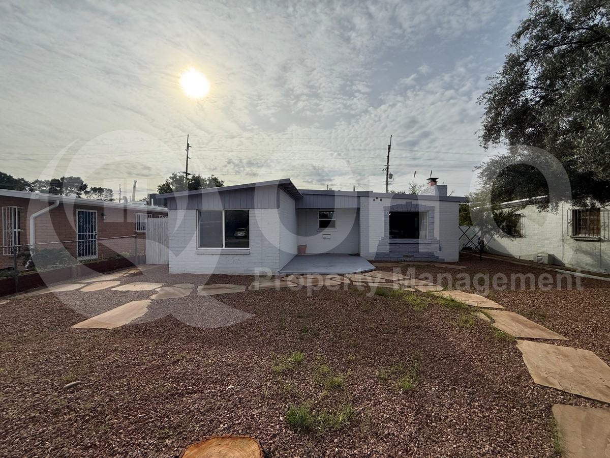 3014 E 19th St - Photo 3 of 25