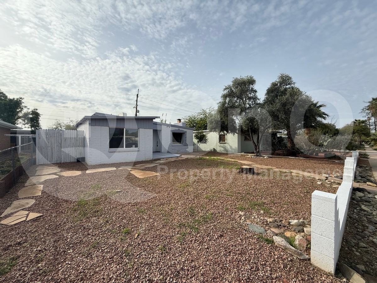 3014 E 19th St - Photo 4 of 25