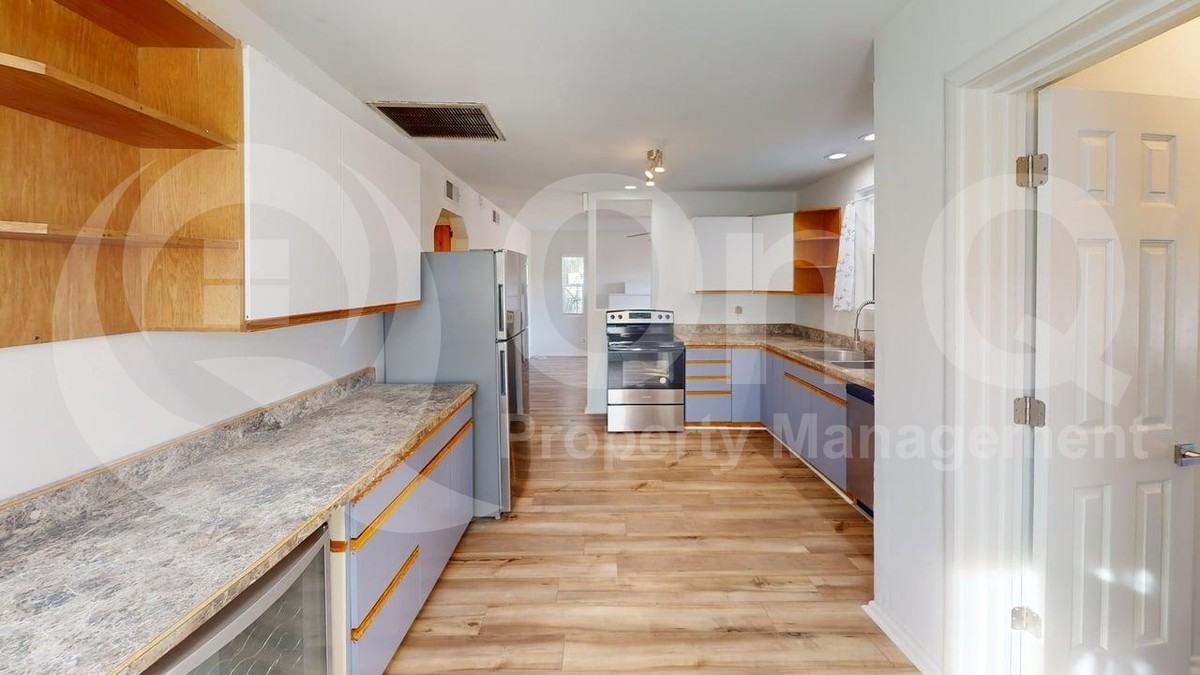 3014 E 19th St - Photo 5 of 25