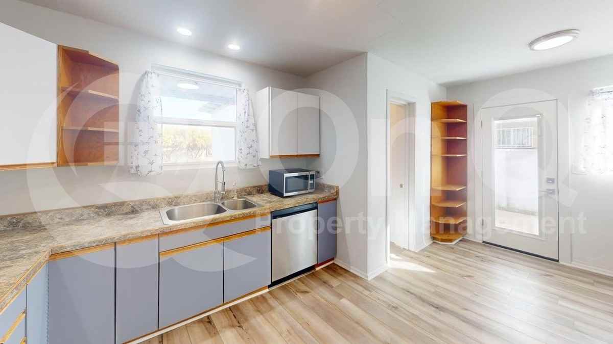 3014 E 19th St - Photo 6 of 25