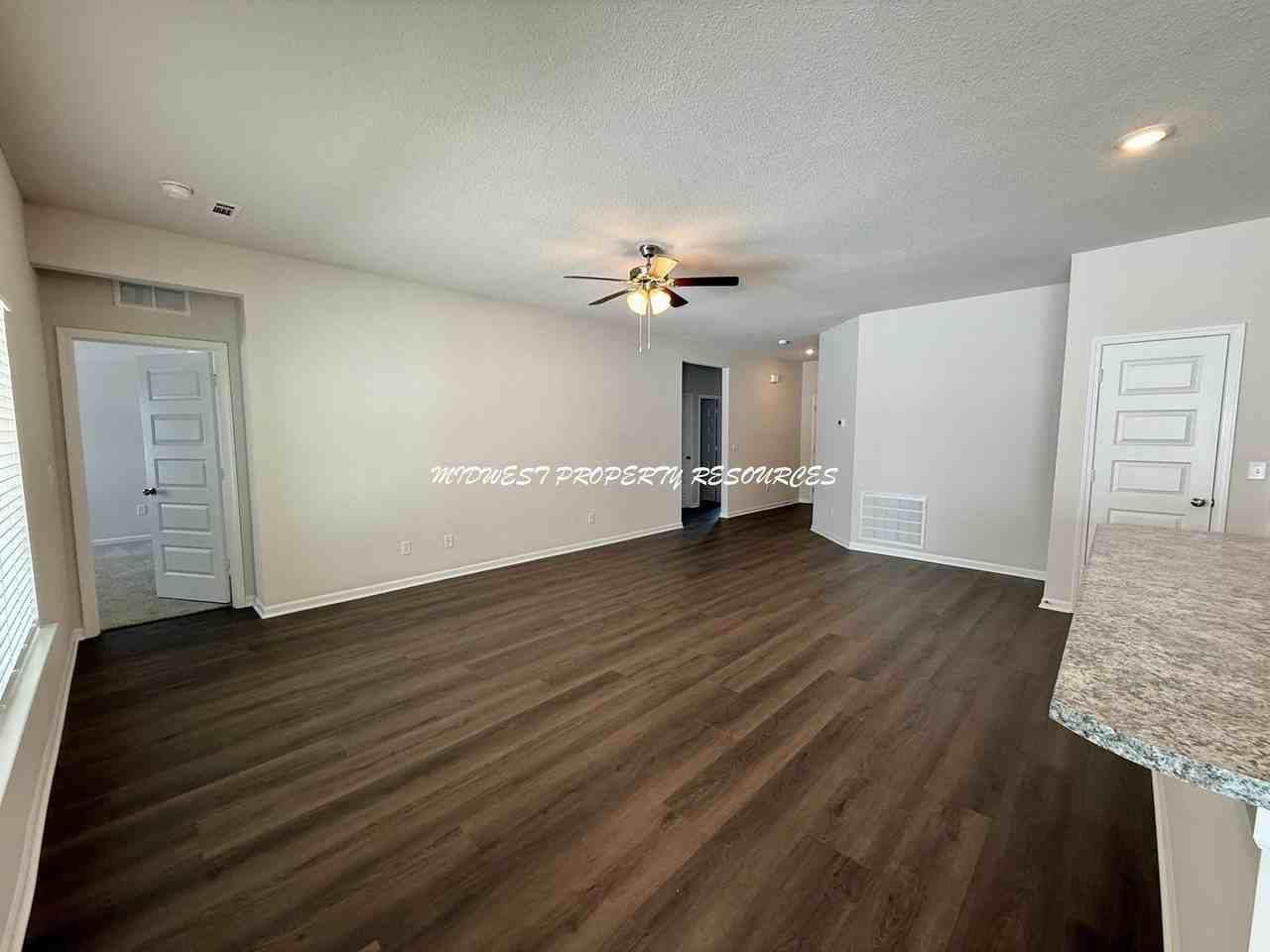 4737 Se 5th St - Photo 3 of 21