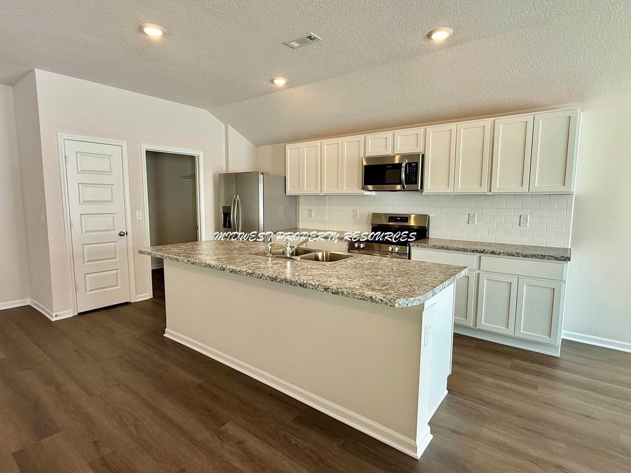 4737 Se 5th St - Photo 4 of 21