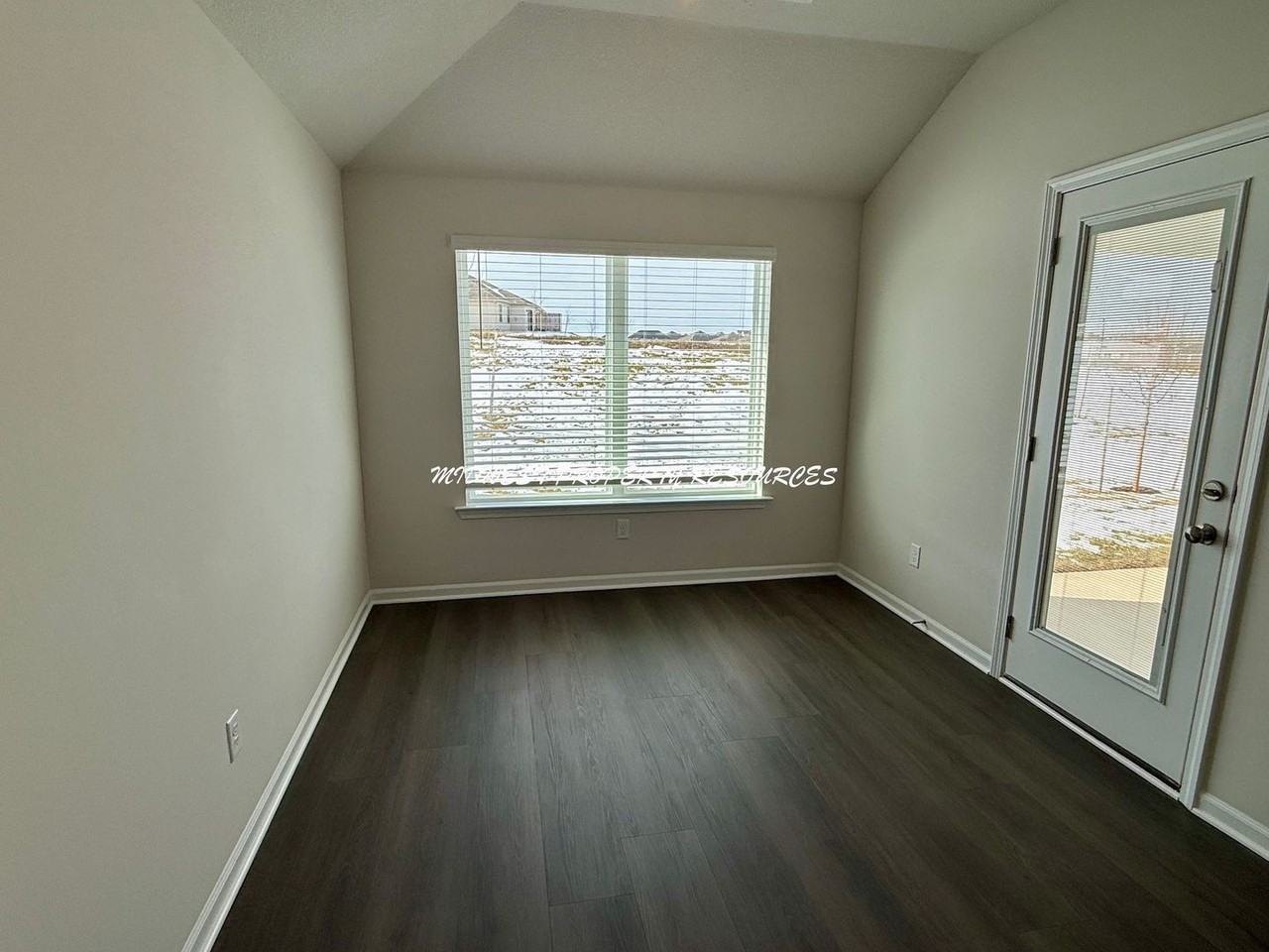 4737 Se 5th St - Photo 6 of 21