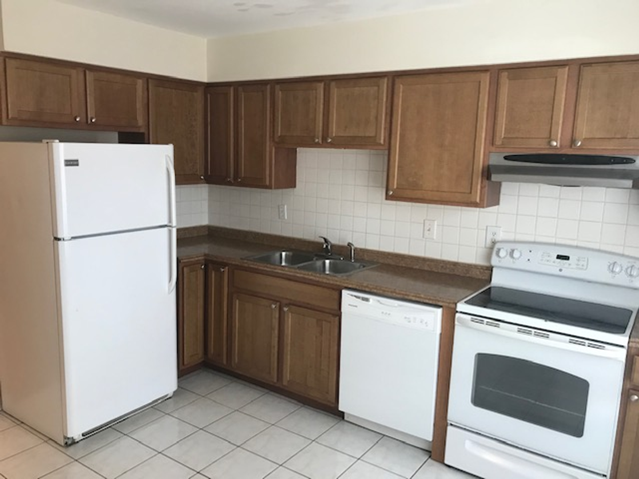 5377 Grand Lake Cres - Photo 3 of 15