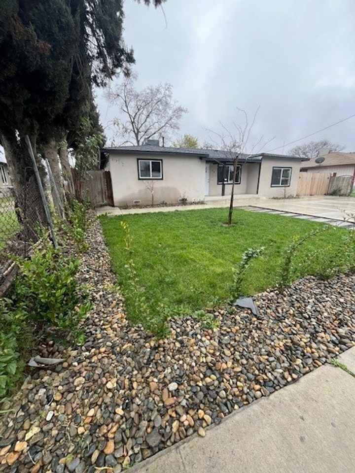 916 N Mooney Blvd - Photo 2 of 21