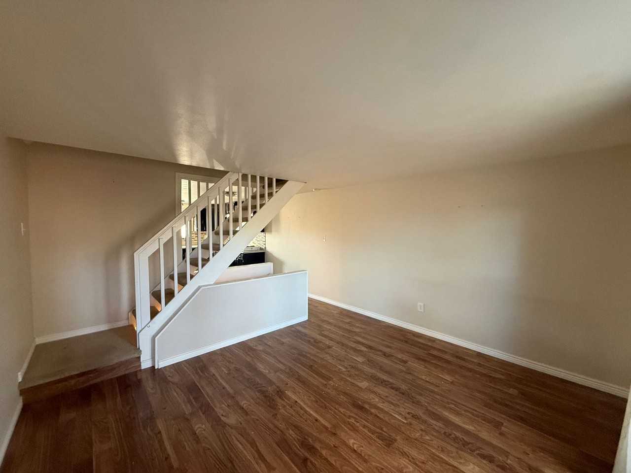 5816 S Pearl St - Photo 4 of 23