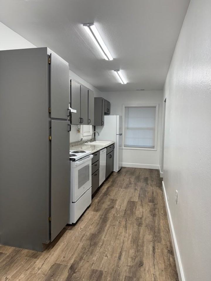 420 W Wood Ave - Photo 2 of 21