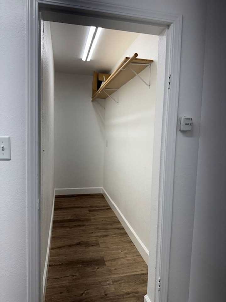 420 W Wood Ave - Photo 3 of 21