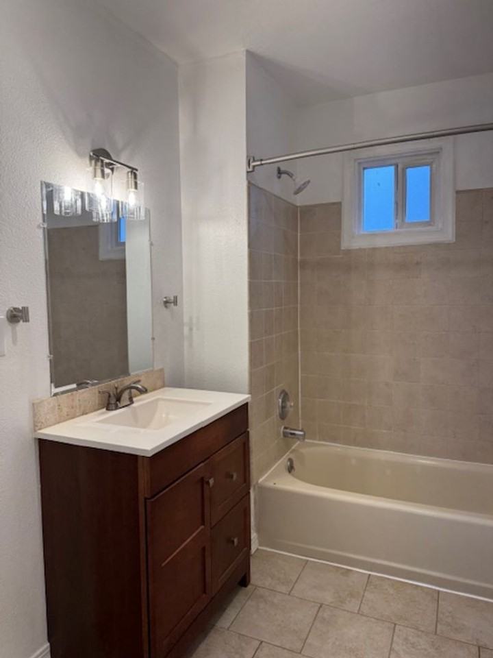 420 W Wood Ave - Photo 5 of 21