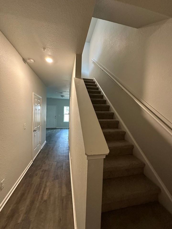 1112 Highwood Ln - Photo 5 of 14