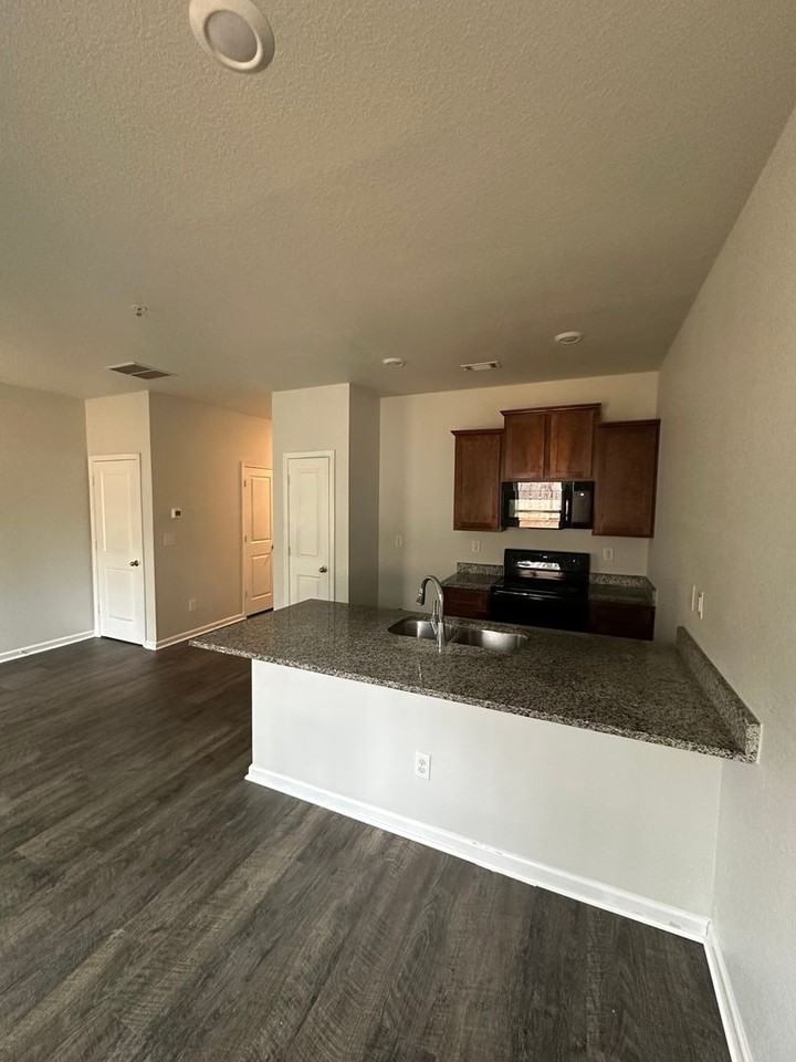 1112 Highwood Ln - Photo 4 of 14