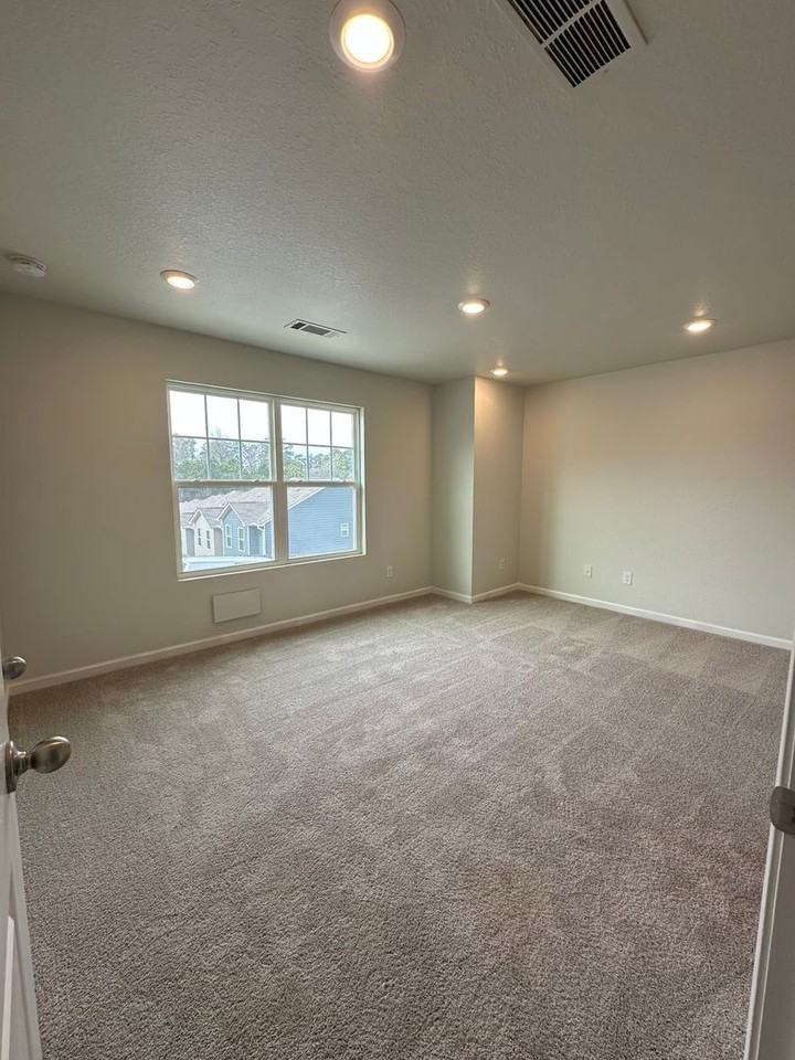 1112 Highwood Ln - Photo 6 of 14